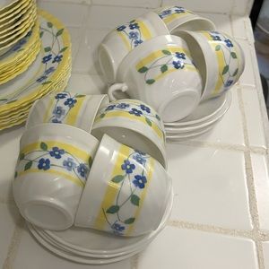 *Rare* Arcopal France Feston Pensea Tea Set